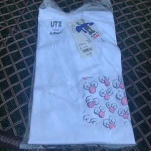 Uniqlo x Kaws White pocket shirt